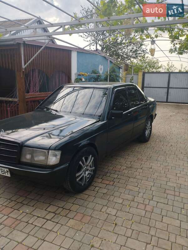 Mercedes-Benz 190 1984