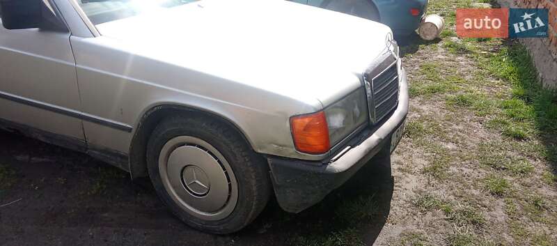 Седан Mercedes-Benz 190 1988 в Золочеві