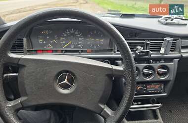 Седан Mercedes-Benz 190 1986 в 