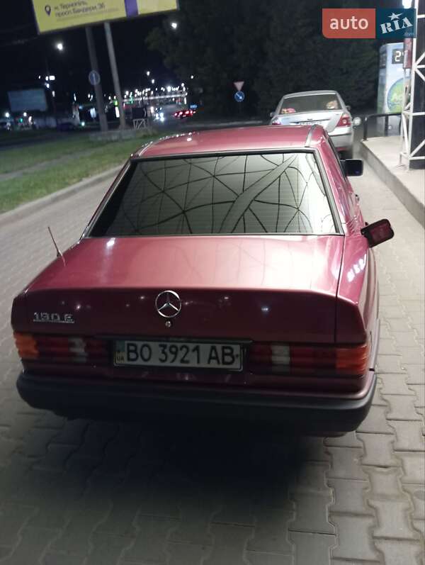 Седан Mercedes-Benz 190 1983 в Золочеві
