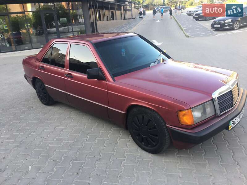 Mercedes-Benz 190 1983