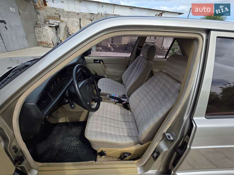 Седан Mercedes-Benz 190 1992 в Жовтих Водах