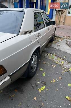 Седан Mercedes-Benz 190 1987 в 