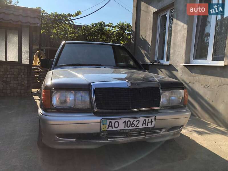 Mercedes-Benz 190 1985