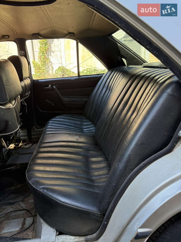 Седан Mercedes-Benz 190 1985 в Овидиополе