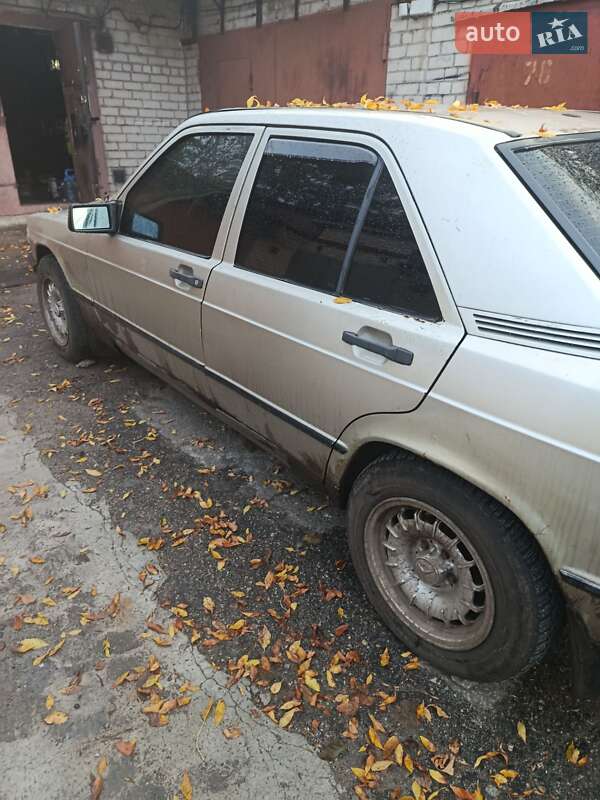 Mercedes-Benz 190 1985