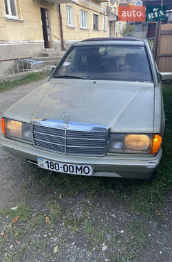 Седан Mercedes-Benz 190 1986 в Вижнице