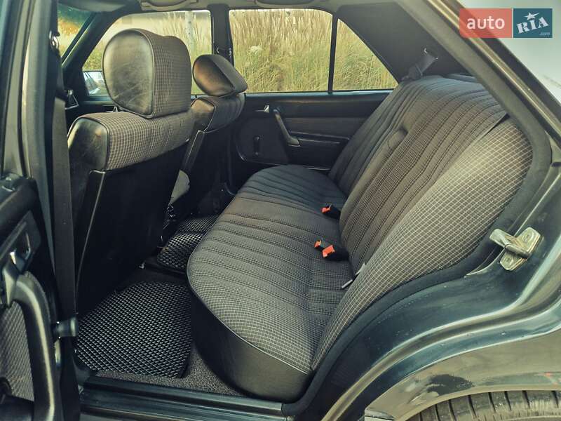 Седан Mercedes-Benz 190 1988 в Киеве