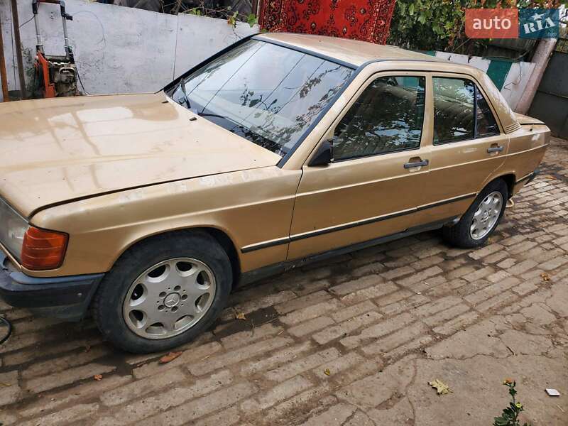 Mercedes-Benz 190 1988 Mercedes-Benz 190 1988