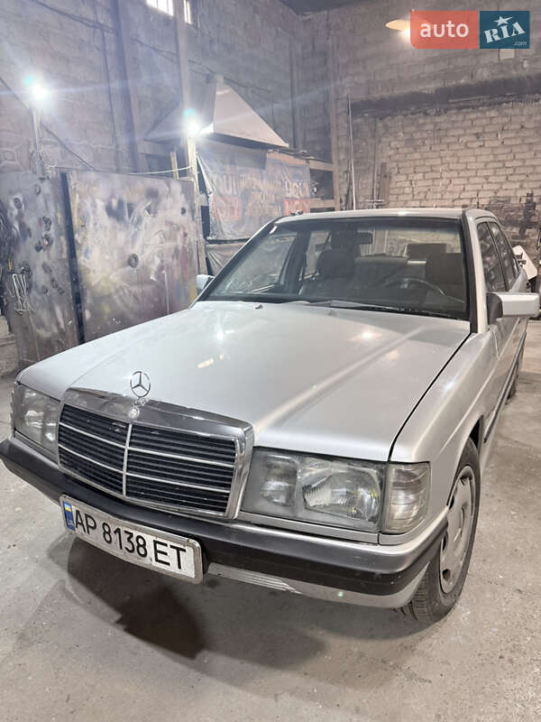 Mercedes-Benz 190 1985 Mercedes-Benz 190 1985