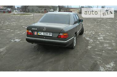 Седан Mercedes-Benz 230 Pullman 1990 в Рожище