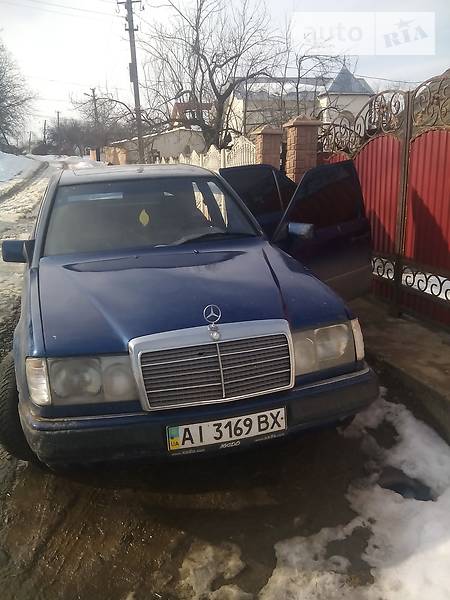 Седан Mercedes-Benz 230 Pullman 1988 в Черновцах