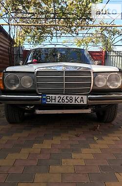 Седан Mercedes-Benz 230 Pullman 1982 в Одессе