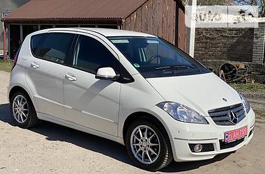 Хетчбек Mercedes-Benz A-Class 2011 в 