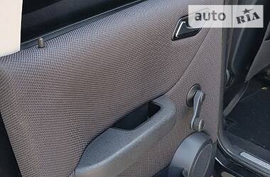 Хетчбек Mercedes-Benz A-Class 2010 в 