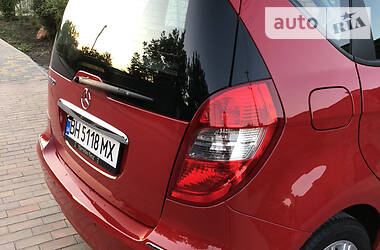 Хетчбек Mercedes-Benz A-Class 2010 в 