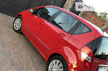 Хетчбек Mercedes-Benz A-Class 2010 в 