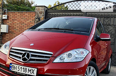 Хетчбек Mercedes-Benz A-Class 2010 в 