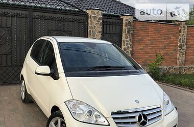 Хетчбек Mercedes-Benz A-Class 2012 в 