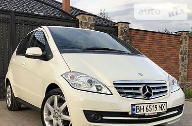 Хетчбек Mercedes-Benz A-Class 2012 в 