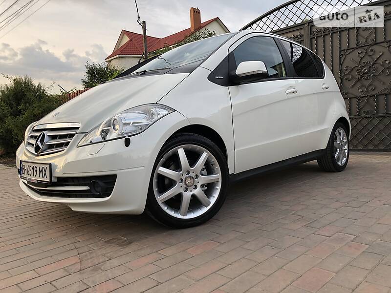 Хетчбек Mercedes-Benz A-Class 2012 в 