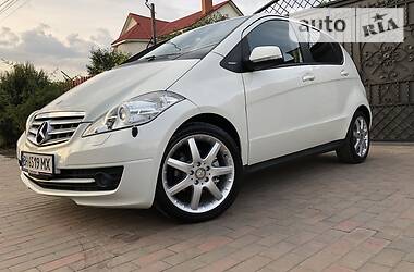 Хетчбек Mercedes-Benz A-Class 2012 в 