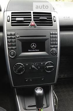 Хэтчбек Mercedes-Benz A-Class 2011 в 