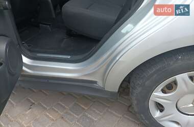 Хэтчбек Mercedes-Benz A-Class 2011 в 