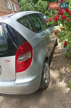Хэтчбек Mercedes-Benz A-Class 2011 в 