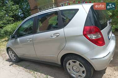 Хэтчбек Mercedes-Benz A-Class 2011 в 