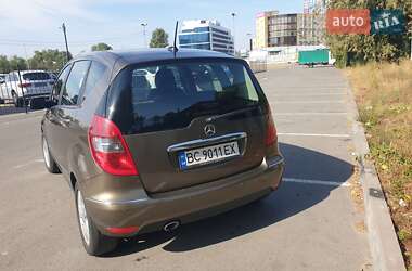 Хэтчбек Mercedes-Benz A-Class 2011 в 