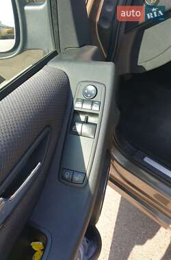 Хэтчбек Mercedes-Benz A-Class 2011 в 