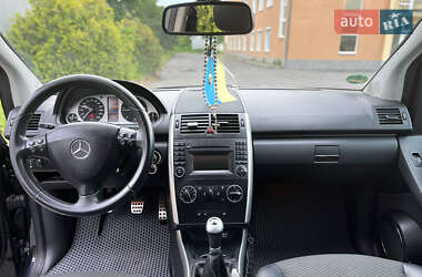 Хэтчбек Mercedes-Benz A-Class 2011 в 