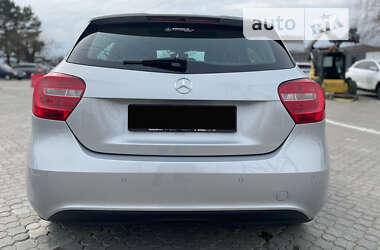 Хетчбек Mercedes-Benz A-Class 2015 в 