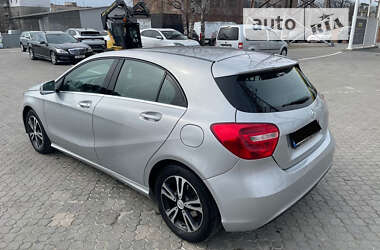 Хетчбек Mercedes-Benz A-Class 2015 в 