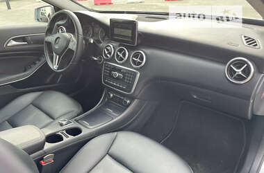 Хетчбек Mercedes-Benz A-Class 2015 в 
