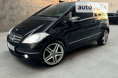 Купе Mercedes-Benz A-Class 2010 в Киеве