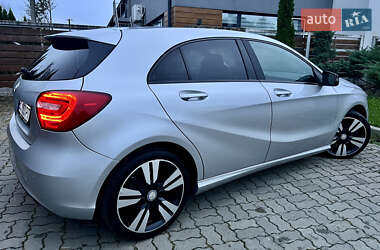 Хетчбек Mercedes-Benz A-Class 2015 в 