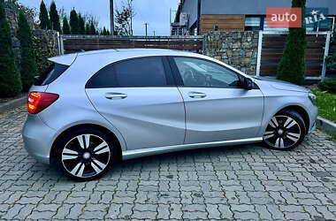 Хетчбек Mercedes-Benz A-Class 2015 в 
