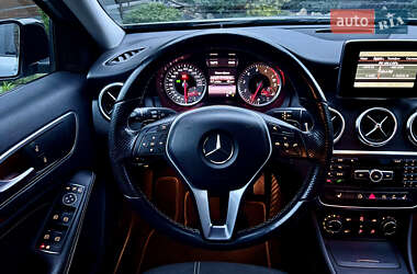 Хетчбек Mercedes-Benz A-Class 2015 в 
