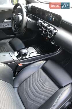 Хэтчбек Mercedes-Benz A-Class 2018 в 