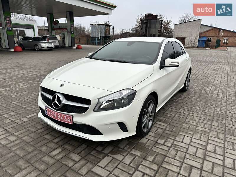 Хэтчбек Mercedes-Benz A-Class 2017 в 