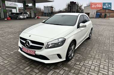 Хэтчбек Mercedes-Benz A-Class 2017 в 