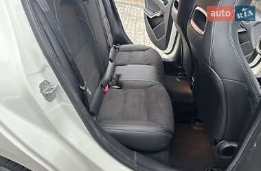 Хэтчбек Mercedes-Benz A-Class 2017 в 