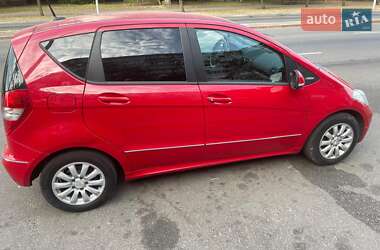 Хэтчбек Mercedes-Benz A-Class 2011 в 