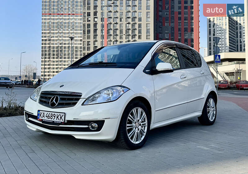 Хэтчбек Mercedes-Benz A-Class 2010 в 