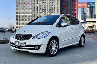 Хэтчбек Mercedes-Benz A-Class 2010 в 