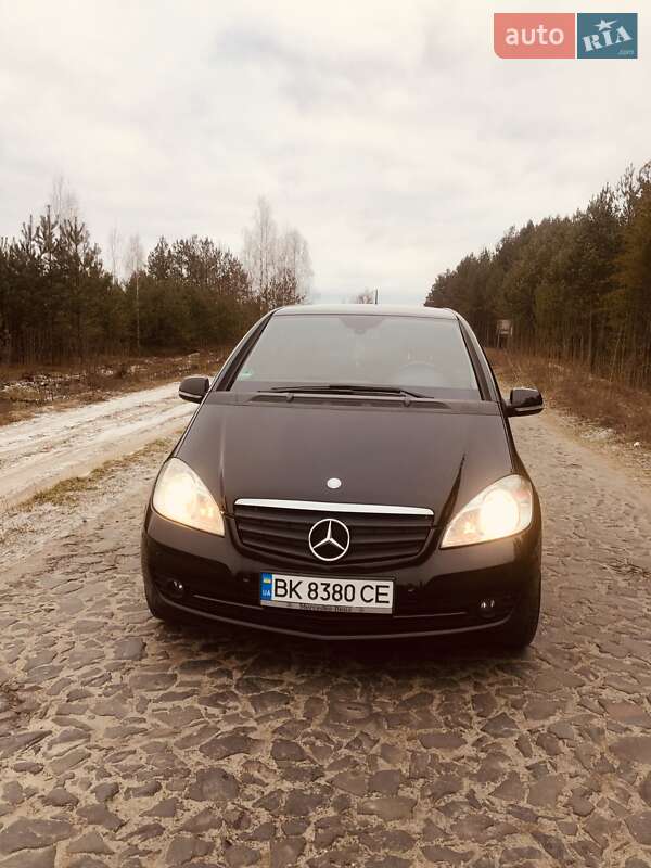 Хэтчбек Mercedes-Benz A-Class 2012 в 