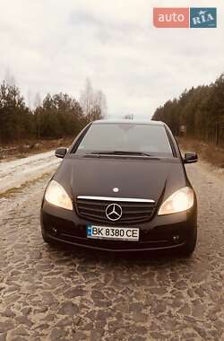 Хэтчбек Mercedes-Benz A-Class 2012 в 