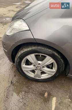 Хэтчбек Mercedes-Benz A-Class 2009 в 